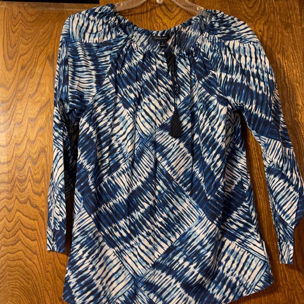 🔥CLEARANCE 🔥 Tommy Hilfiger blouse, size medium